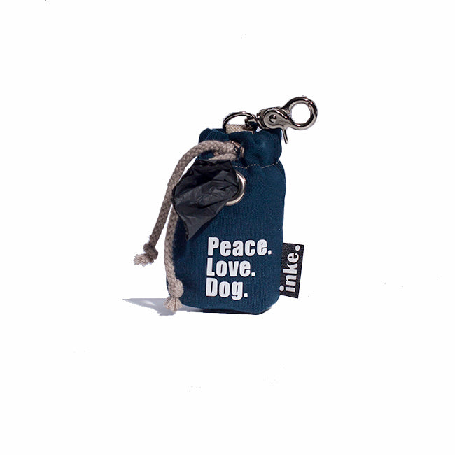 Distributeur de sacs à déjections canines Peace.Love.Dog. de Inke.